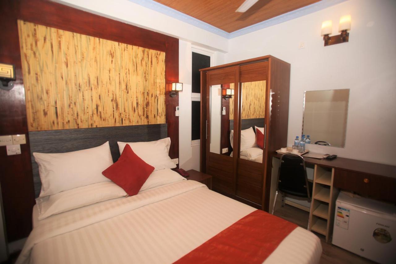 Crystal Crown Hotel Hulhumale Ngoại thất bức ảnh